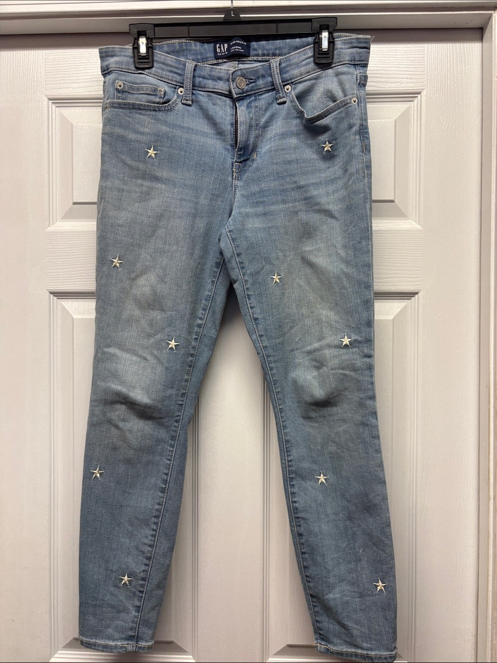 GAP Light Wash Skinny Jeans with Star Embroidery Size 6/28